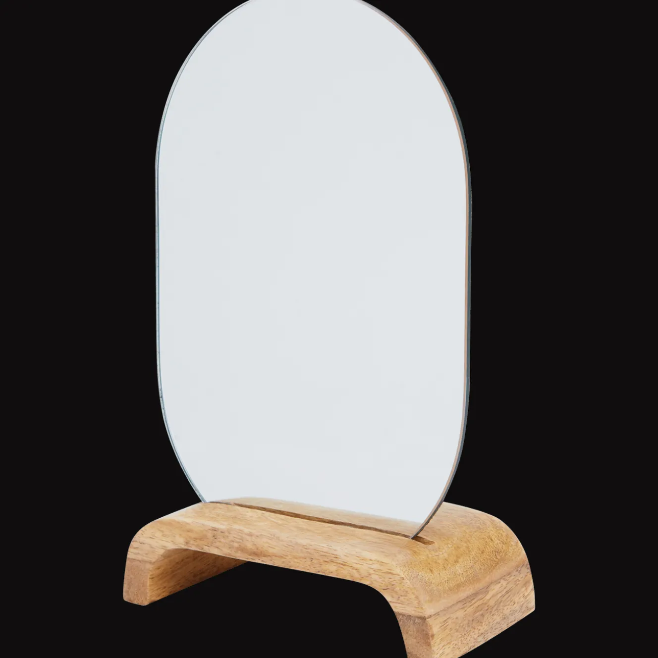 Spiegel op houten voet